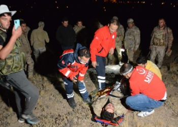 Doğa yürüyüşçüleri rahatsızlanınca ekipler kurtardı