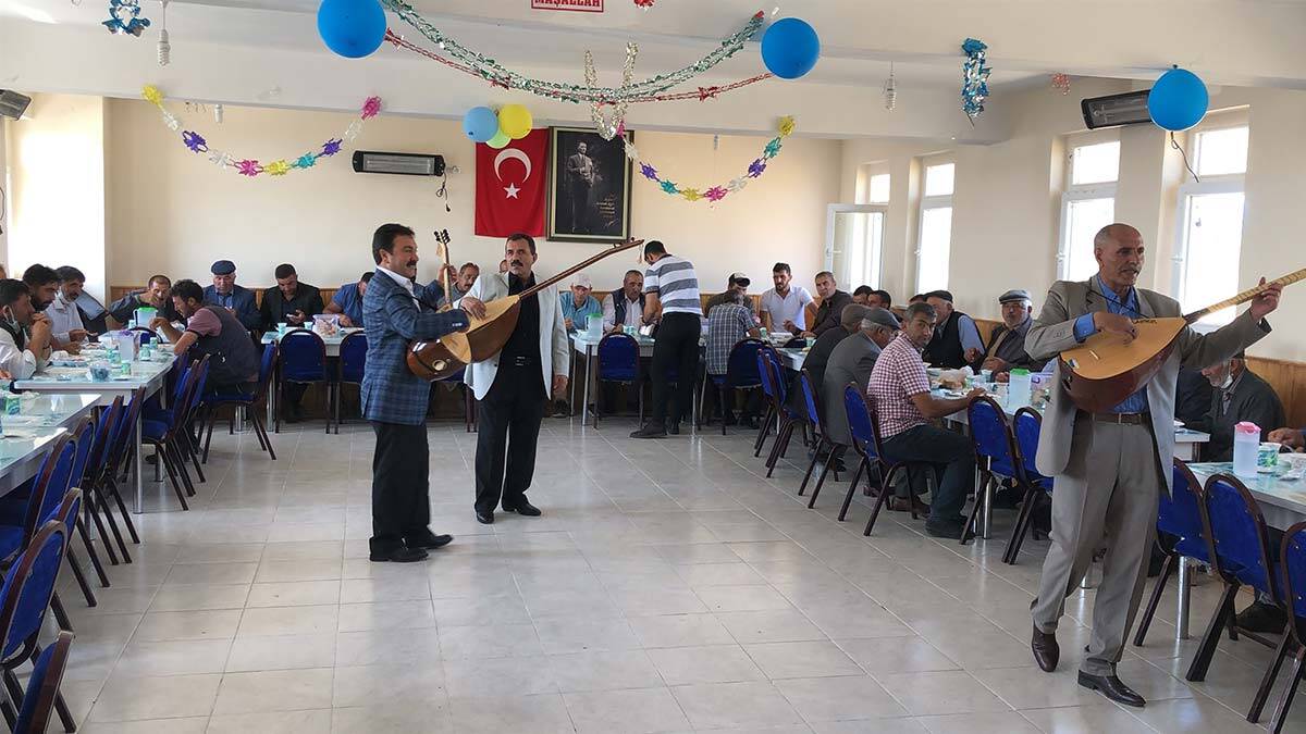 Düğünlerde aşıklık ve cirit geleneği yeniden başladı