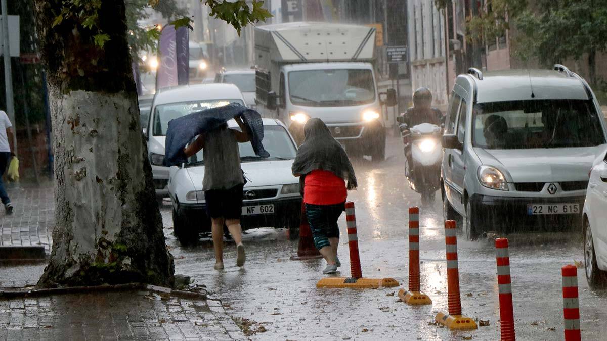 Edirne'de sağanak etkili oldu_