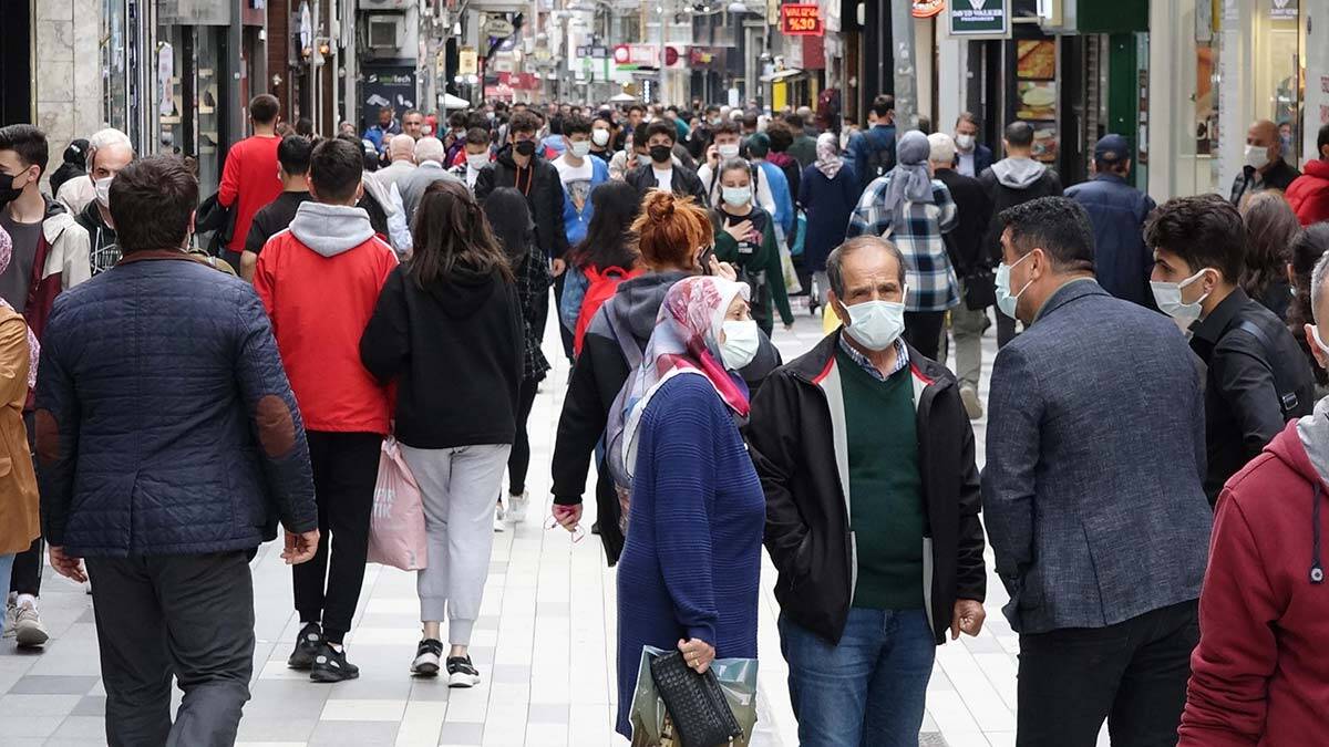 En çok vaka görülen Trabzon'da maske kuralına uyulmadı