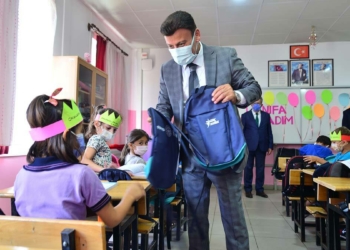 Esenler'den afet bölgelerine kırtasiye yardımı