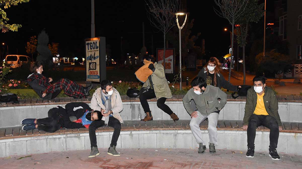 Eskişehir Valiliği, toplanmaları yasakladı