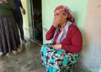 Evi yanan kadın gözyaşları içinde yardım istedi