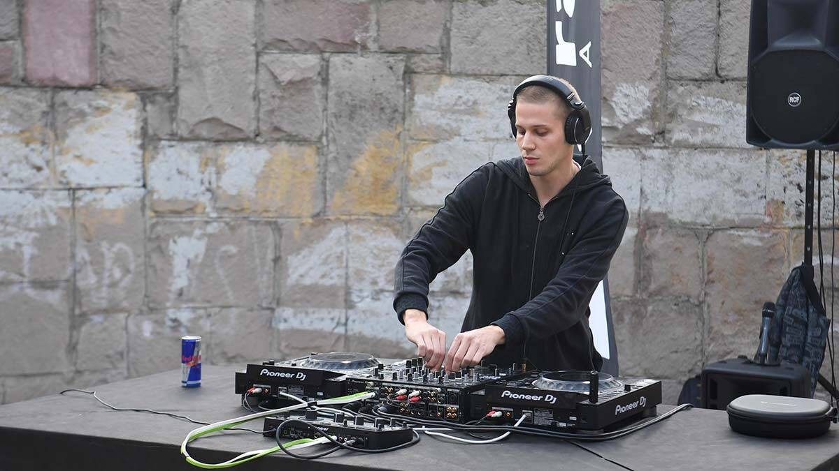 Son olarak DJ Sayınerr’in 30 Ağustos Zafer Parkı’nda, Fred Lenix’in Seğmenler Parkı’nda, Murat Uğurlu’nun Mogan Park’ta, Günce Acı’nın Altınpark’ta, Ongun Tütüncü’nün Gençlik Parkı’ndaki performansları gençlerden tam not aldı.