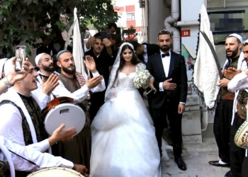 Filistinli çiftin düğününde kılıçlı gelin uğurlama