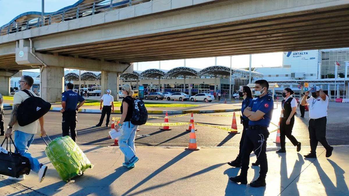Finlandiyalı turist köprüden atladı