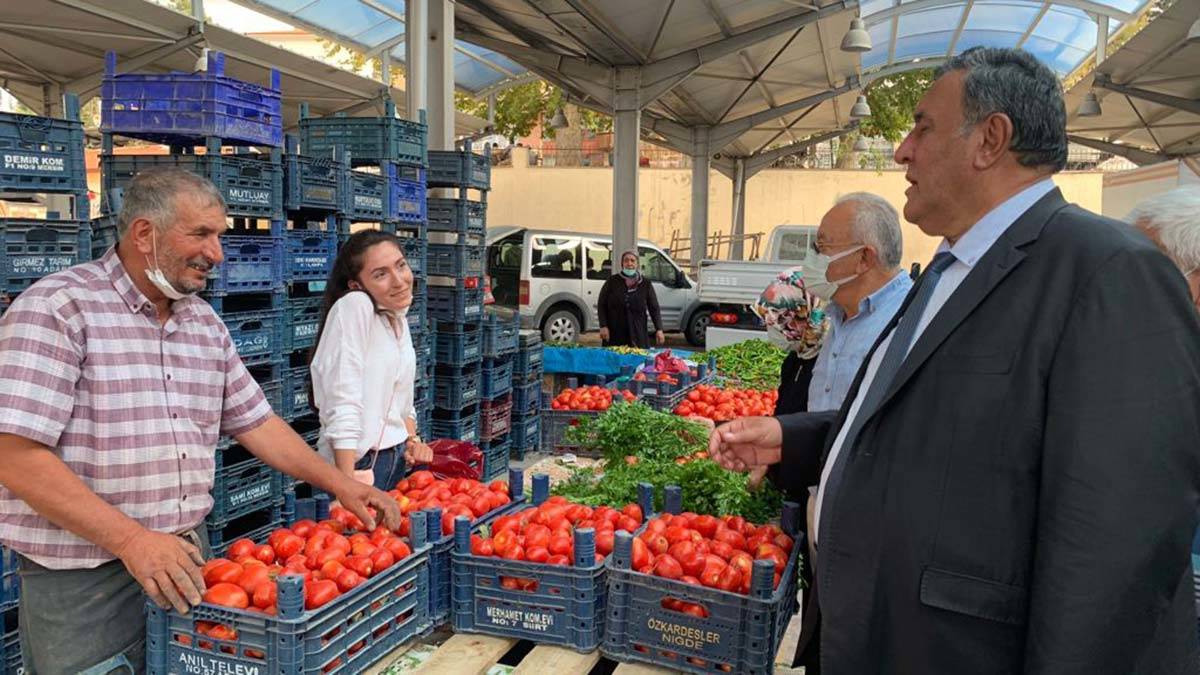 Vatandaş fileyi dolduramadan pazardan çıkıyor