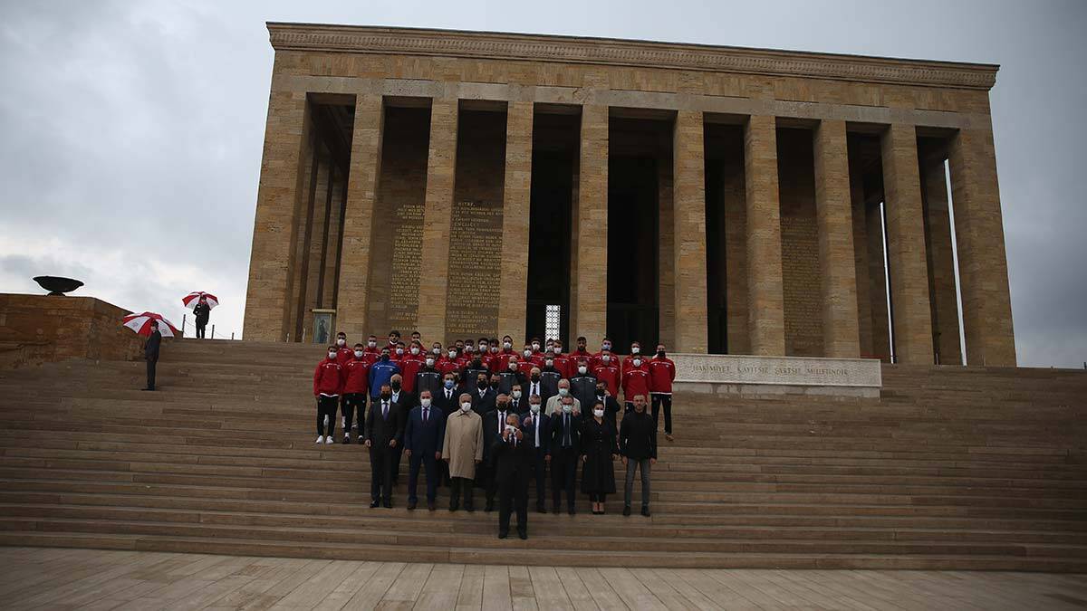 Hacettepe'den Ata'ya ziyaret