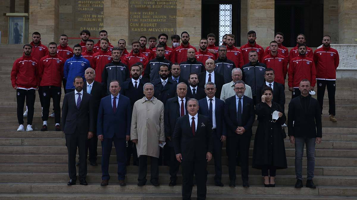 Hacettepe'den Ata'ya ziyaret