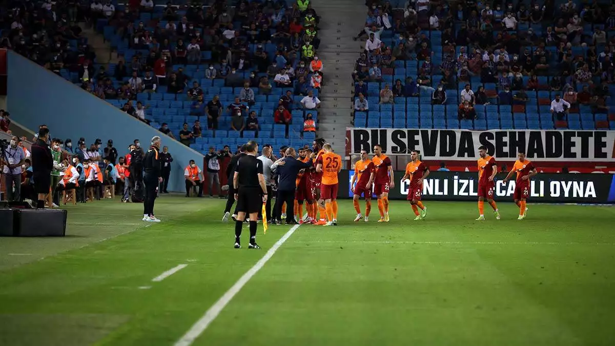 Galatasaray'da hamleler tartışılıyor