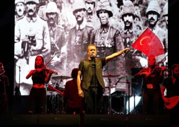 Haluk Levent Balıkesir'de sevenleri ile buluştu