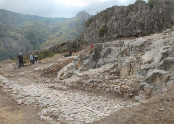 Harşena Kalesi'nde 600 yılık külliye keşfi