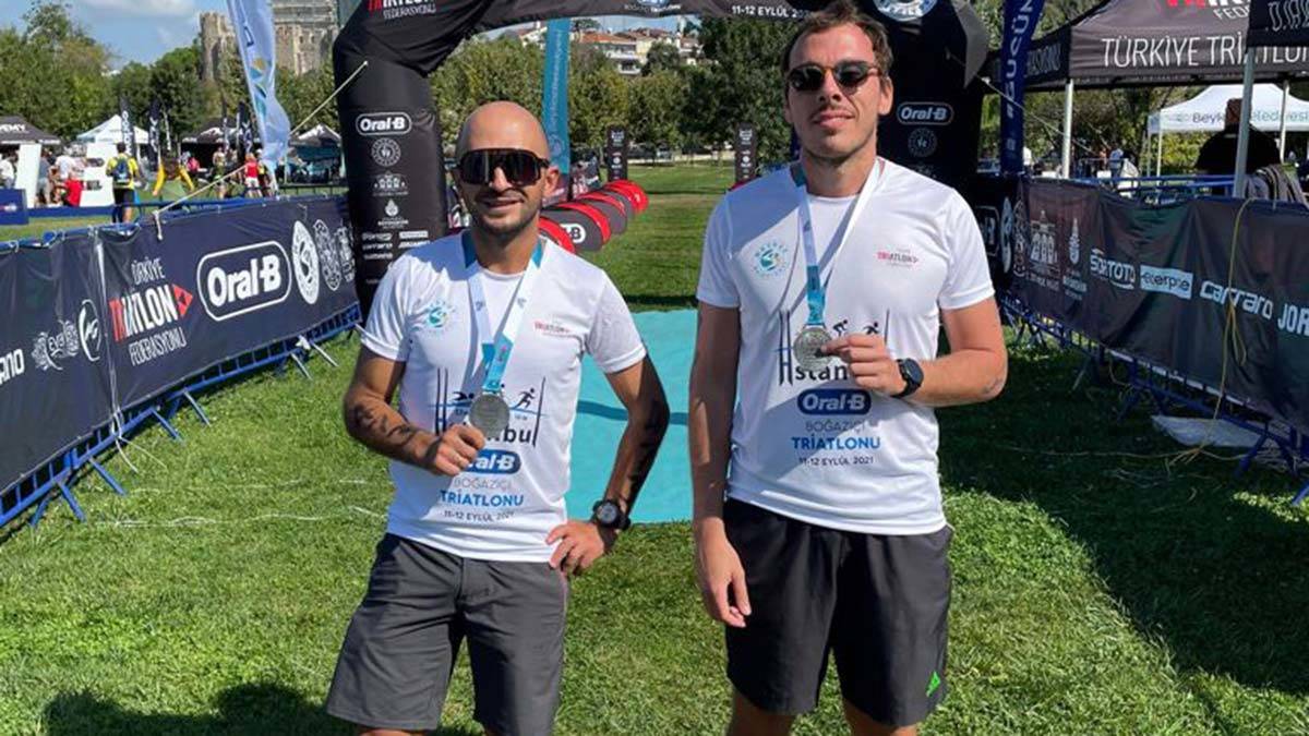 İki doktor Boğaziçi Triatlonu'nu 3'ncü tamamladı