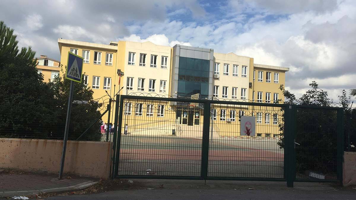 İki okuldaki 2 sınıfta eğitime koronavirüs arası