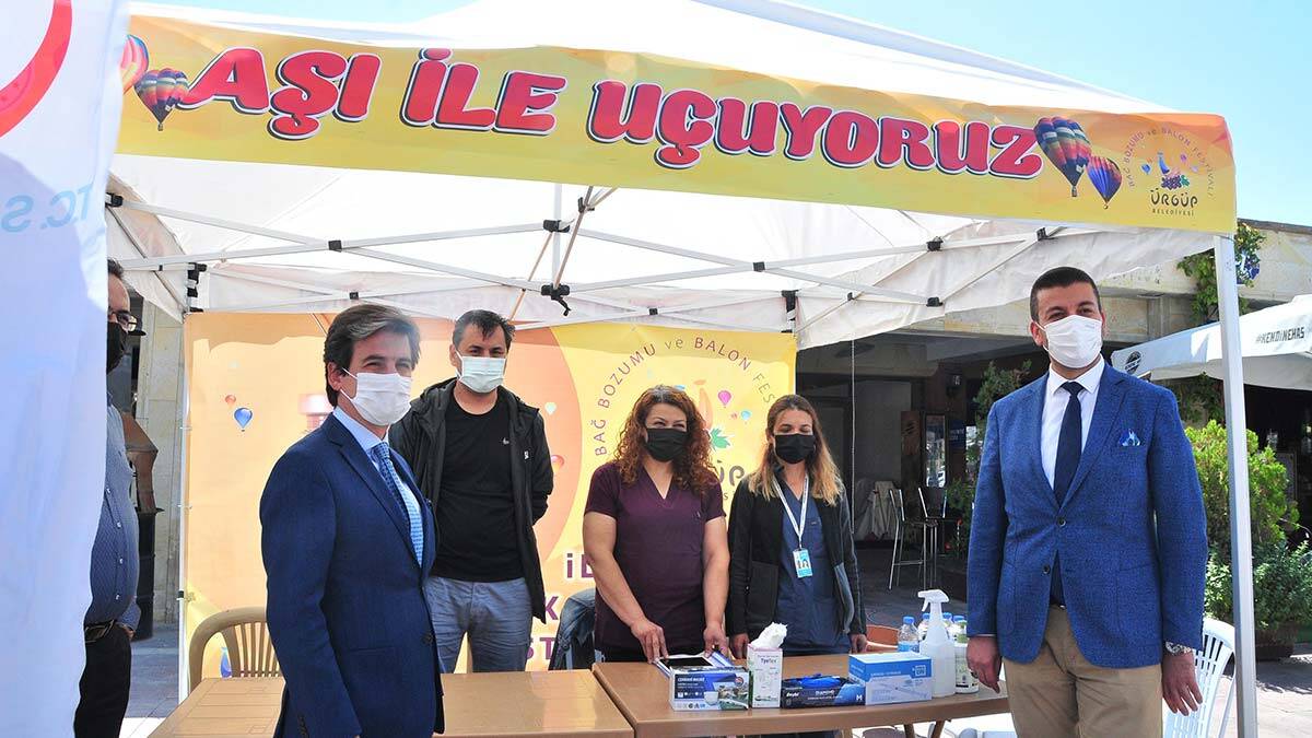 İlk doz aşısını yaptıran 100 kişiye balon turu hediye