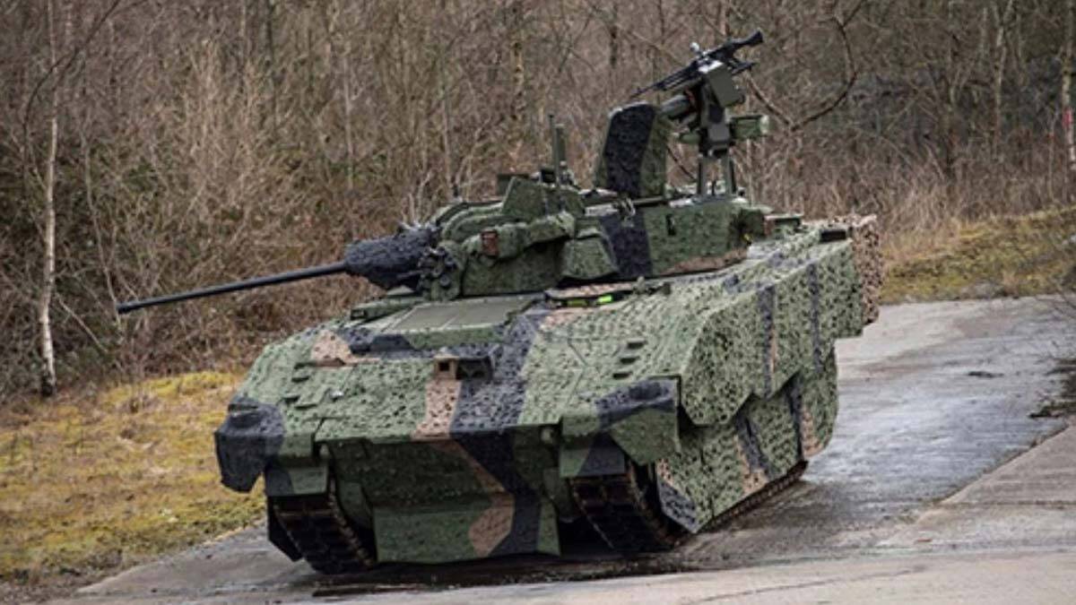 İngiltere'de 300'den fazla asker hastaneye sevk edildi