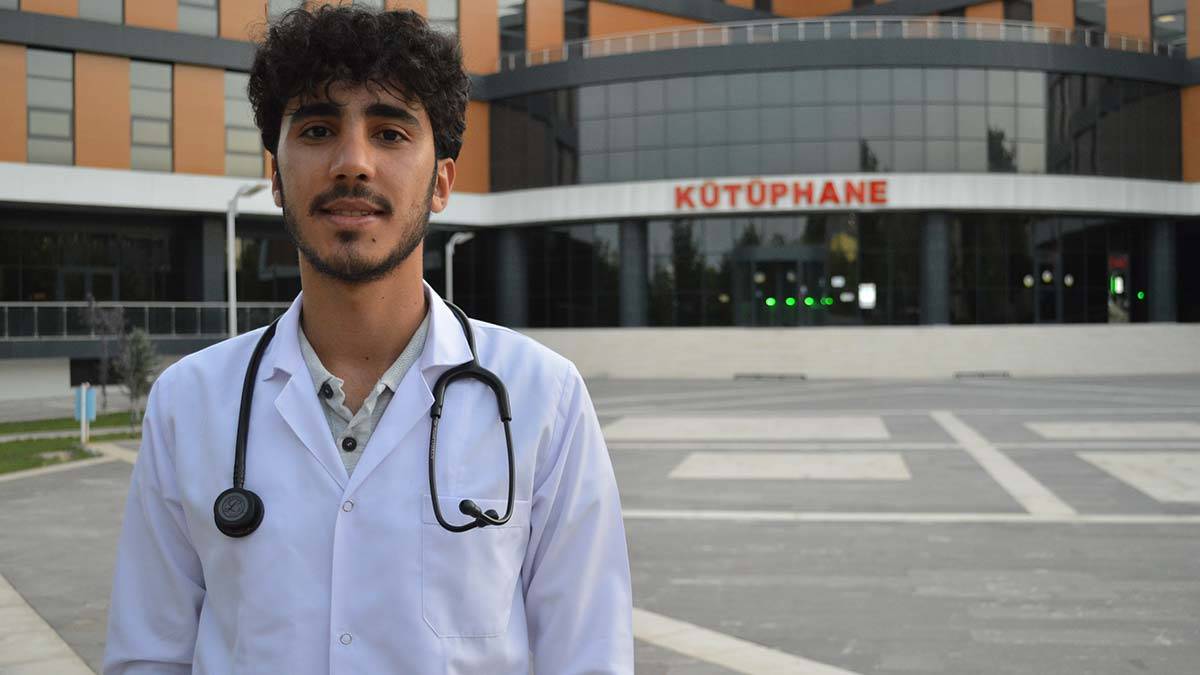 İşçi olarak çalıştığı kütüphane şimdi dersliği oldu