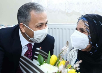 İstanbul Valisi: 65 yaş üstü 3. doz aşı yüzde 64