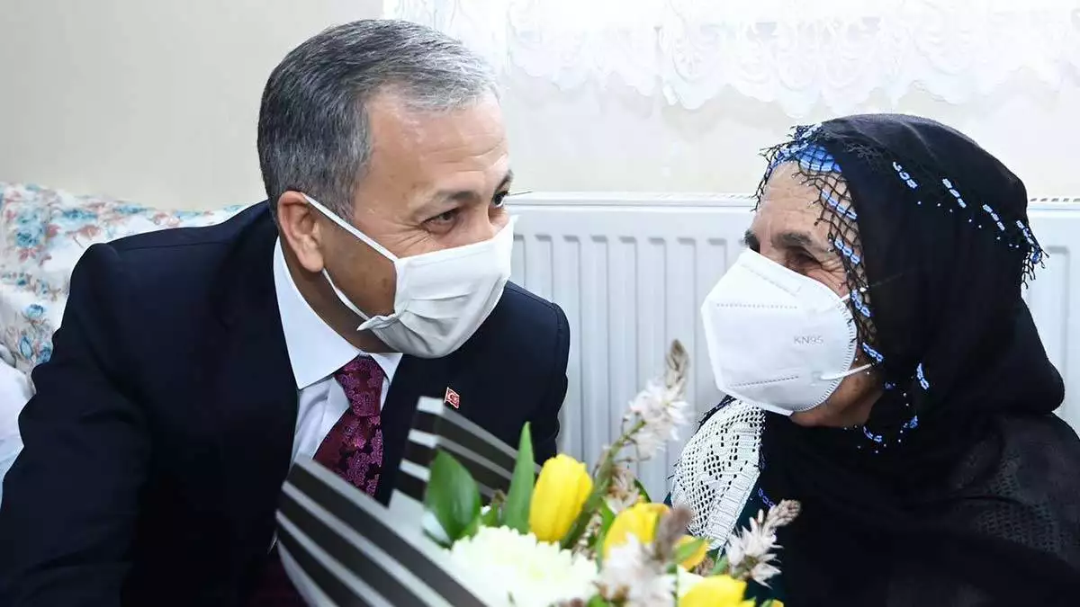 İstanbul valisi: 65 yaş üstü 3. Doz aşı yüzde 64