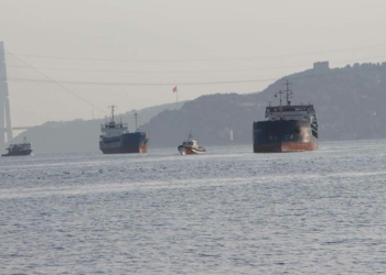 İstanbul'da 2 kuru yük gemisi çarpıştı