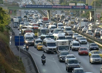İstanbul'da haftanın ilk gününde trafik yoğunluğu