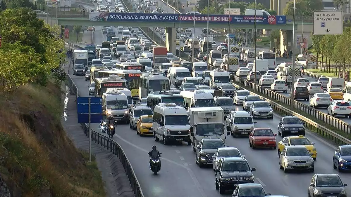 İstanbul'da haftanın ilk gününde trafik yoğunluğu