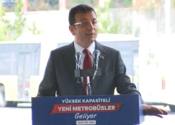 İstanbul'da metrobüs için imzalar atıldı