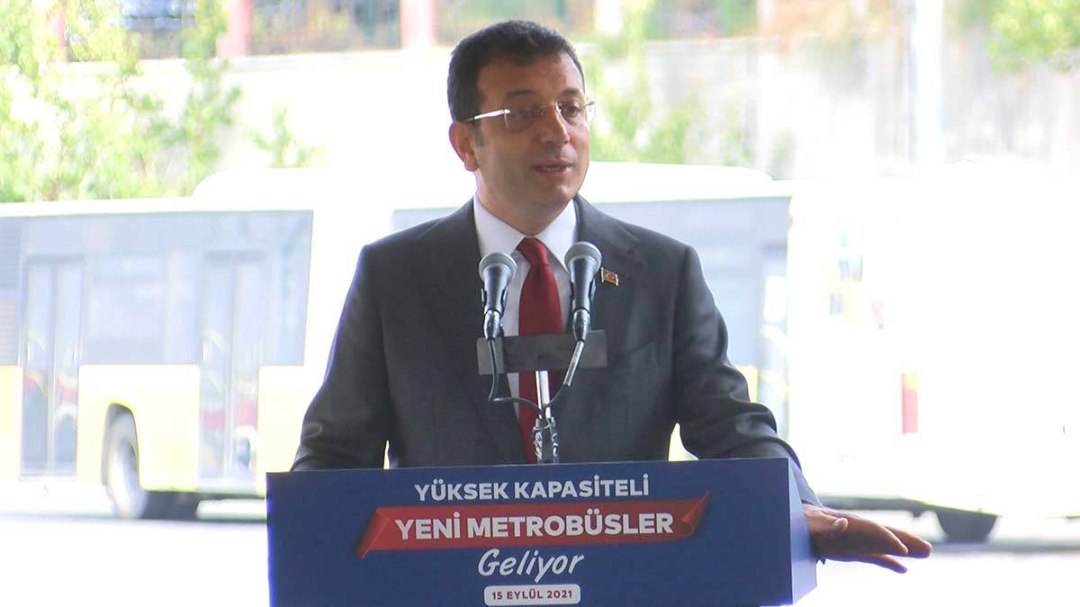 İstanbul'da metrobüs için imzalar atıldı