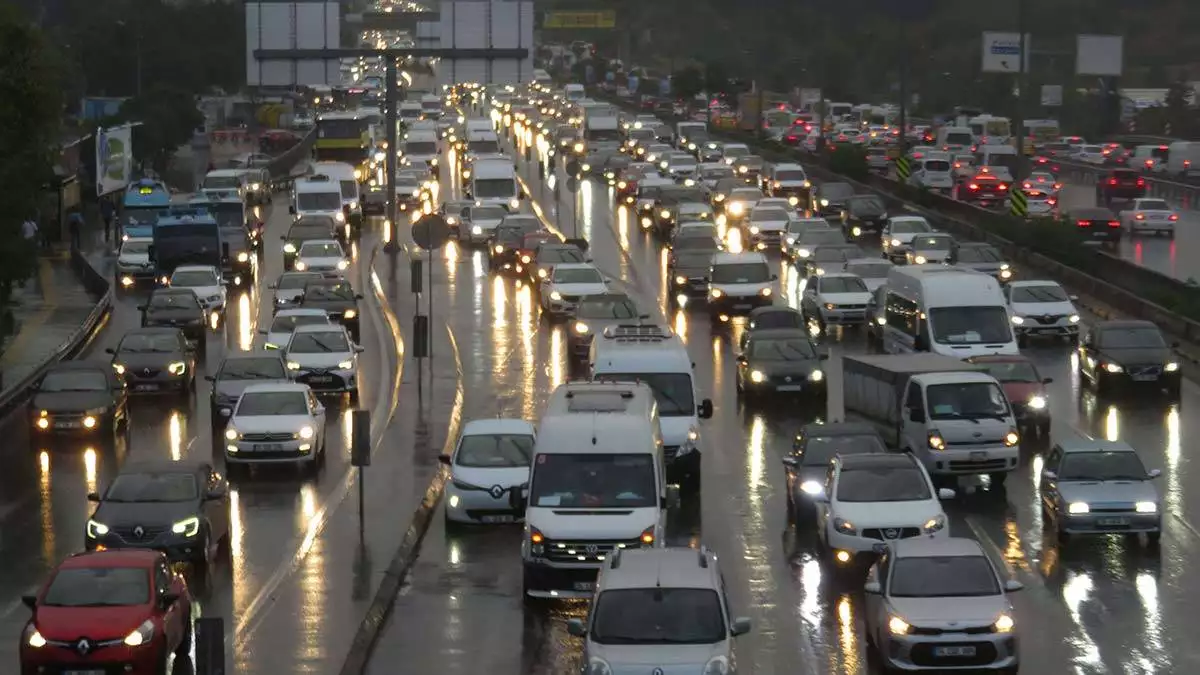 İstanbul'da trafik yoğunluğu sabah yüzde 69'a ulaştı