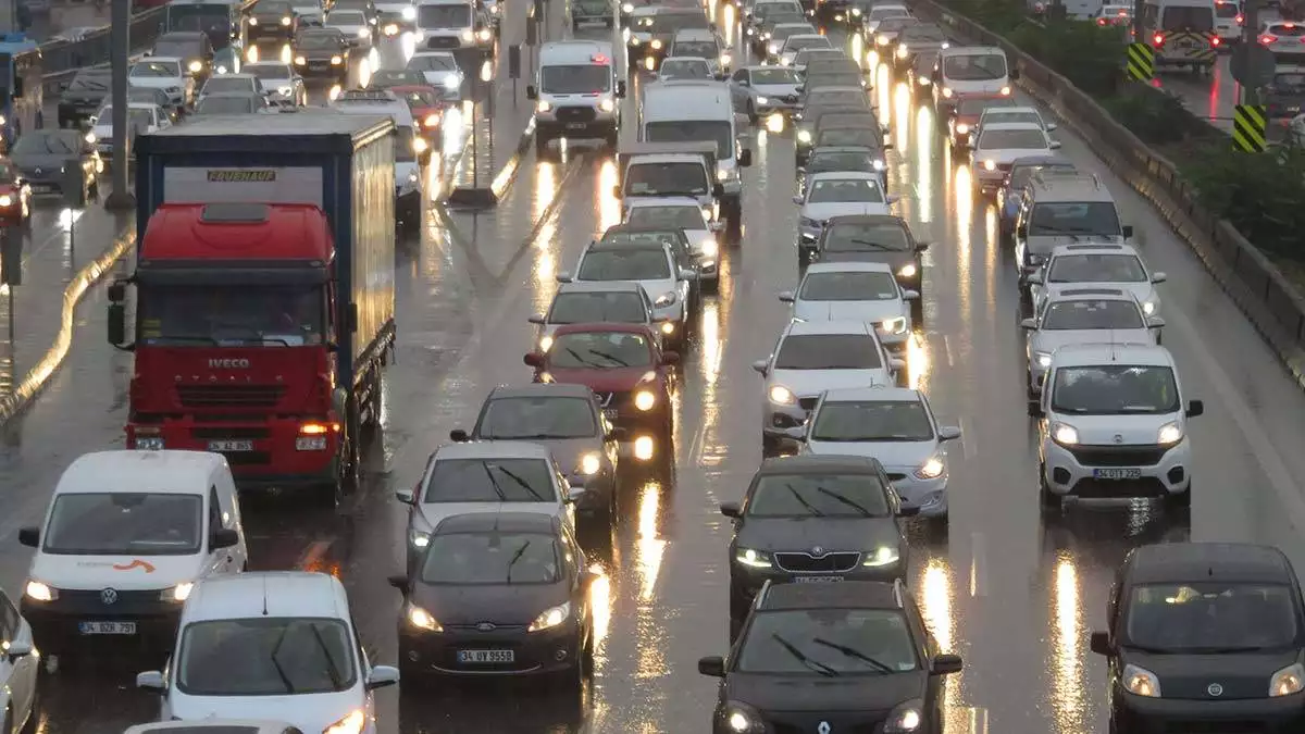 Istanbulda trafik yogunlugu sabah yuzde 69a ulasti 2 - öne çıkan - haberton