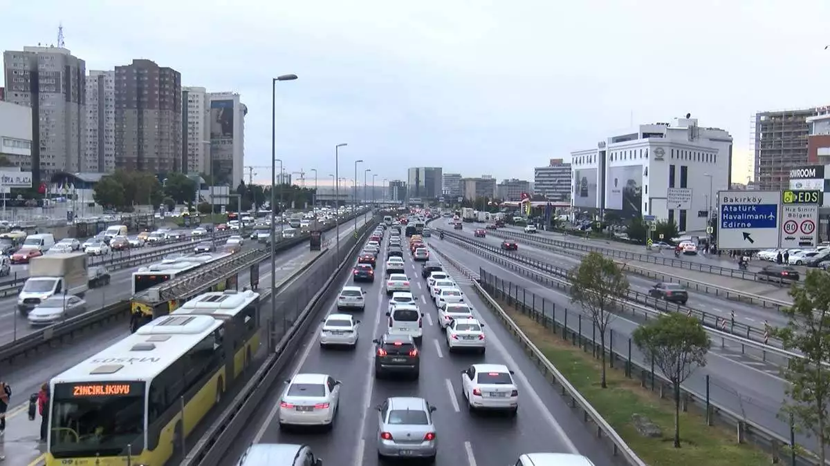 Istanbulda trafik yogunlugu yuzde 63 - yerel haberler - haberton