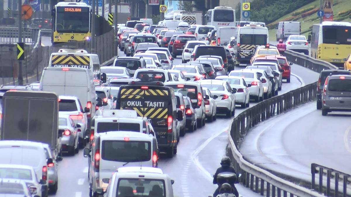 İstanbul'da trafik yoğunluğu yüzde 63