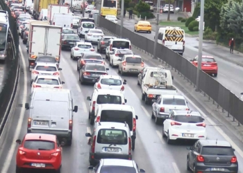 İstanbul'da yağışlı hava trafik yoğunluğuna neden oldu