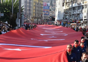 İzmir'in işgalden kurtuluşu coşkuyla kutlandı