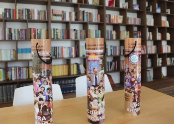 Kitap Kafe'ye muhtarlardan bağış