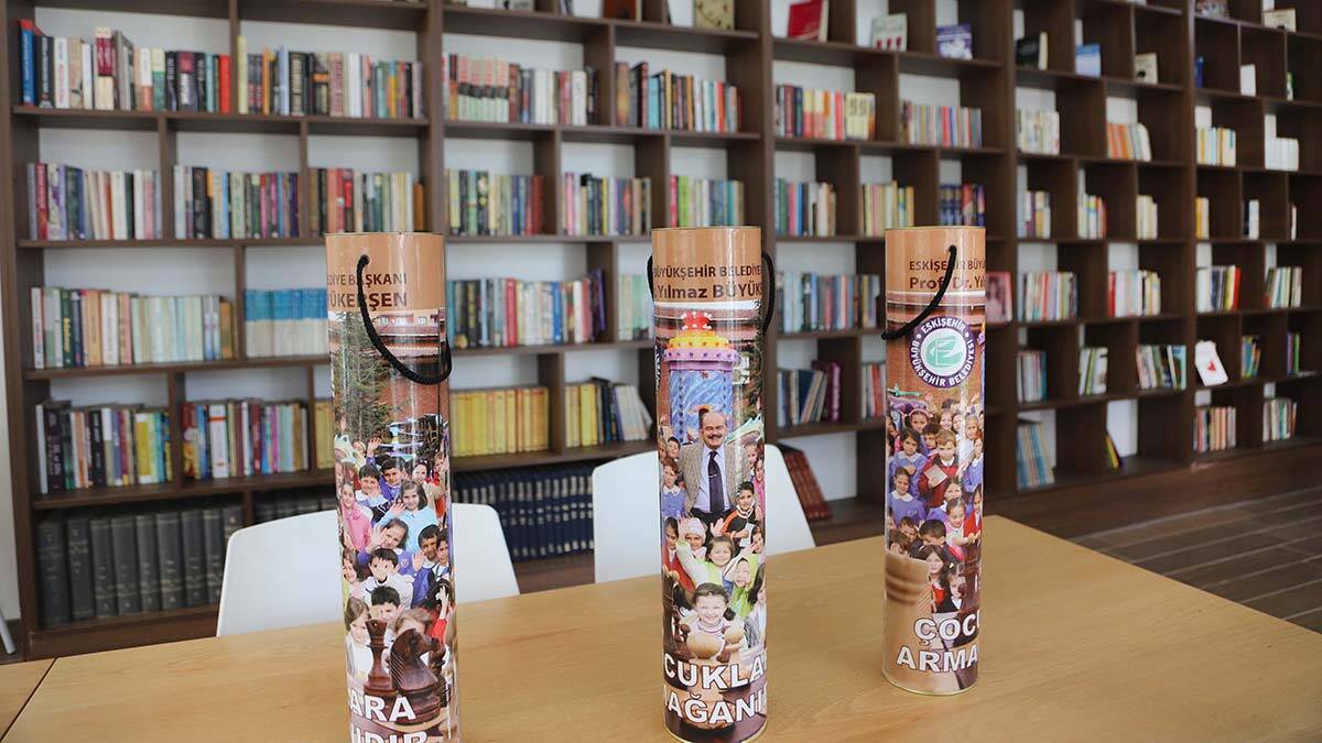 Kitap Kafe'ye muhtarlardan bağış