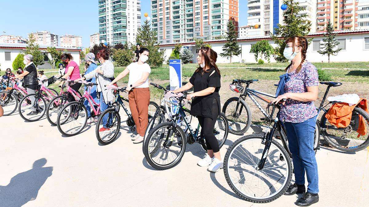 Ankara Büyükşehir Belediyesi ile Avrupa Türkiye Delegasyonu’nun iş birliğiyle düzenlenen “Avrupa Hareketlilik Haftası” Başkent’te çeşitli etkinliklerle kutlanıyor. 
