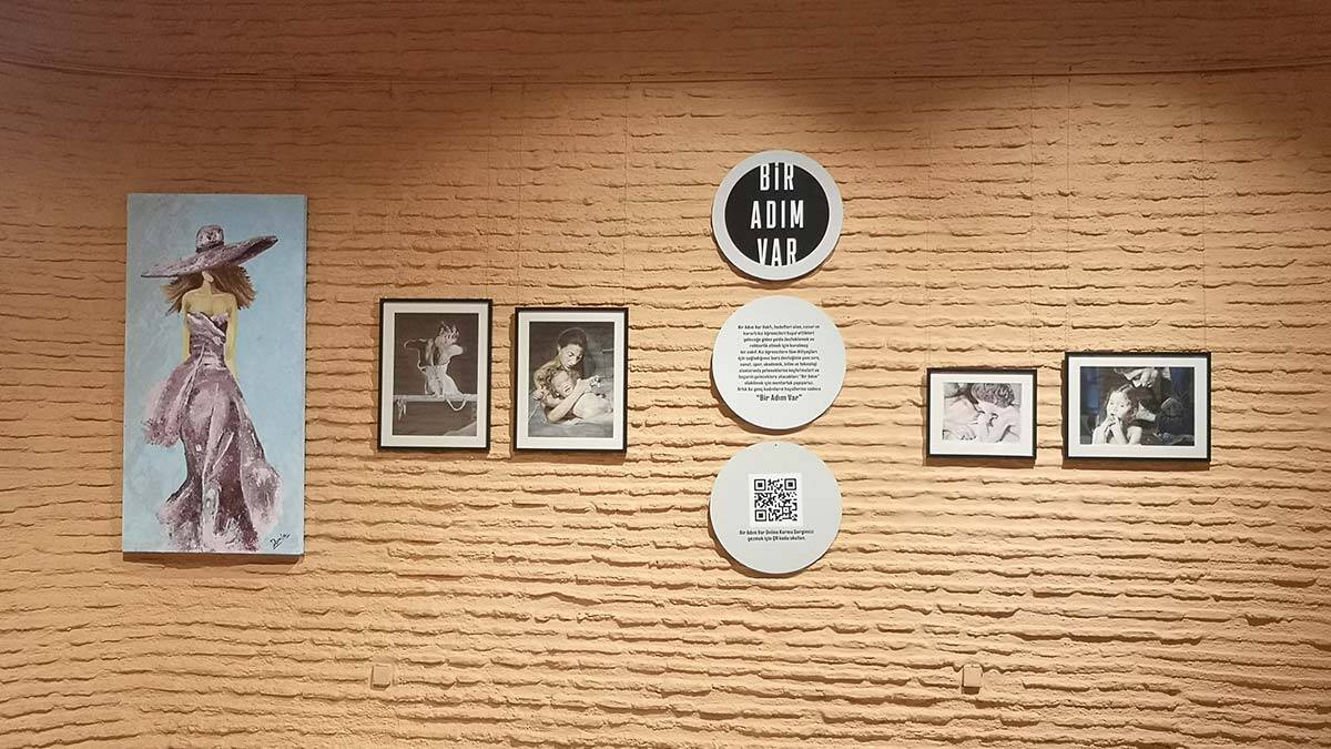 Kadın temalı eserler BASE'de sergileniyor