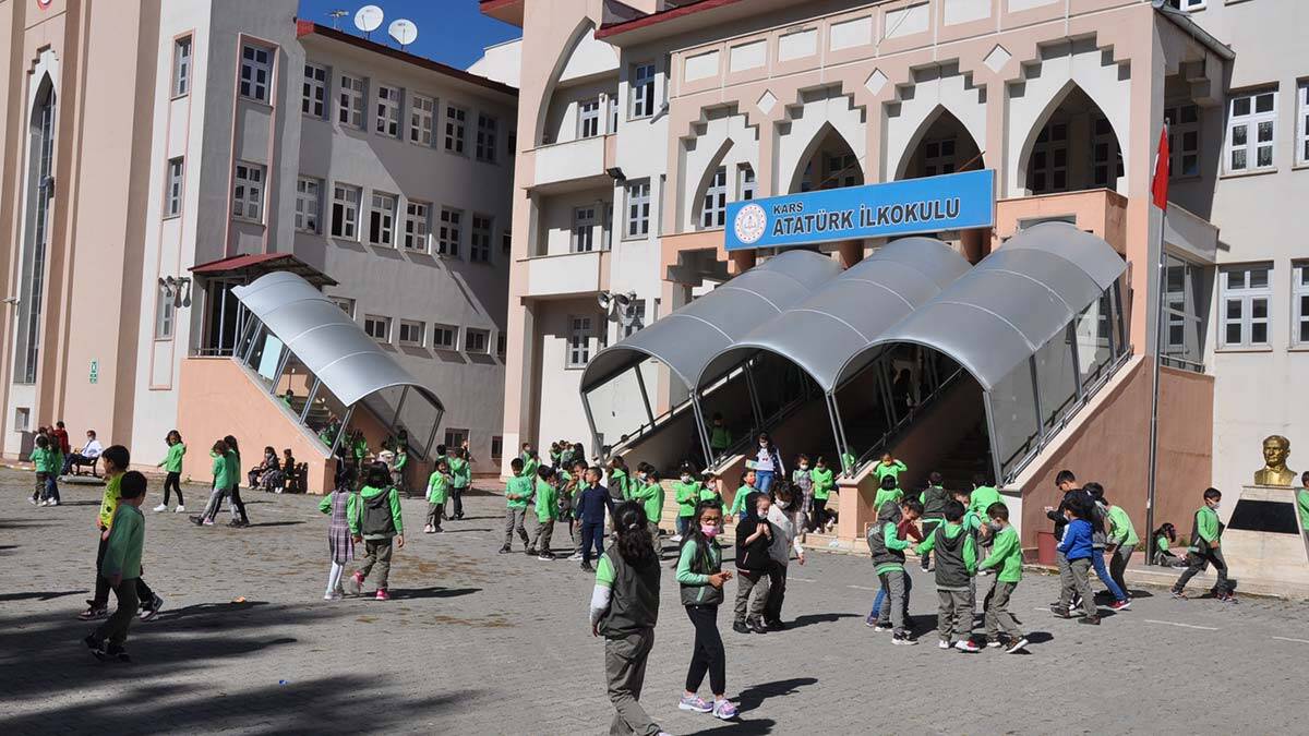 Kars'ta 30 sınıfta karantina uygulaması