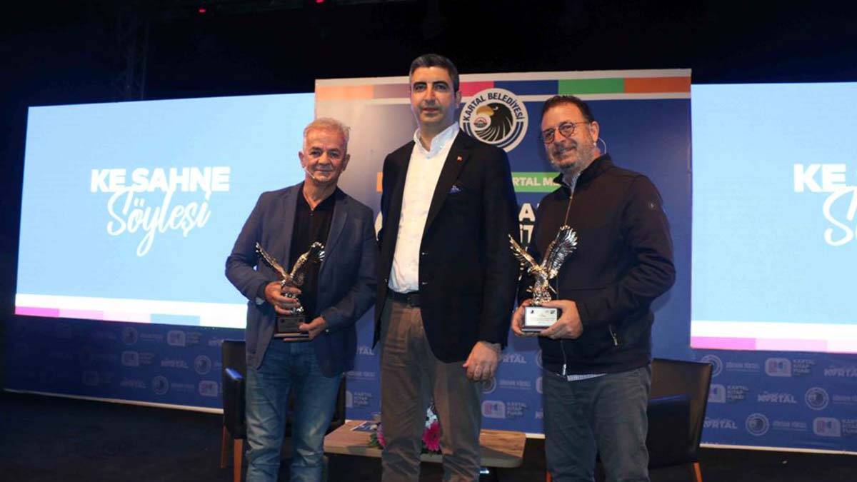 Kartal Belediyesi tarafından düzenlenen "Kartal Kitap Fuarı" dördüncü gününde de edebiyat, düşünce ve sanat dünyasının önde gelen isimlerini ağırladı.