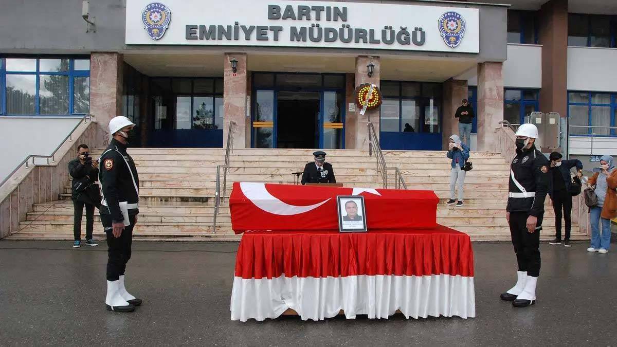 Kazada eşiyle ölen komiser yardımcısı için Bartın'da tören