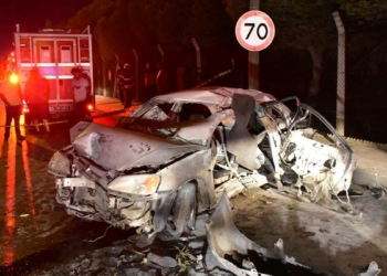 Kazada otomobil alev aldı: 1 kişi öldü; 3 yaralı