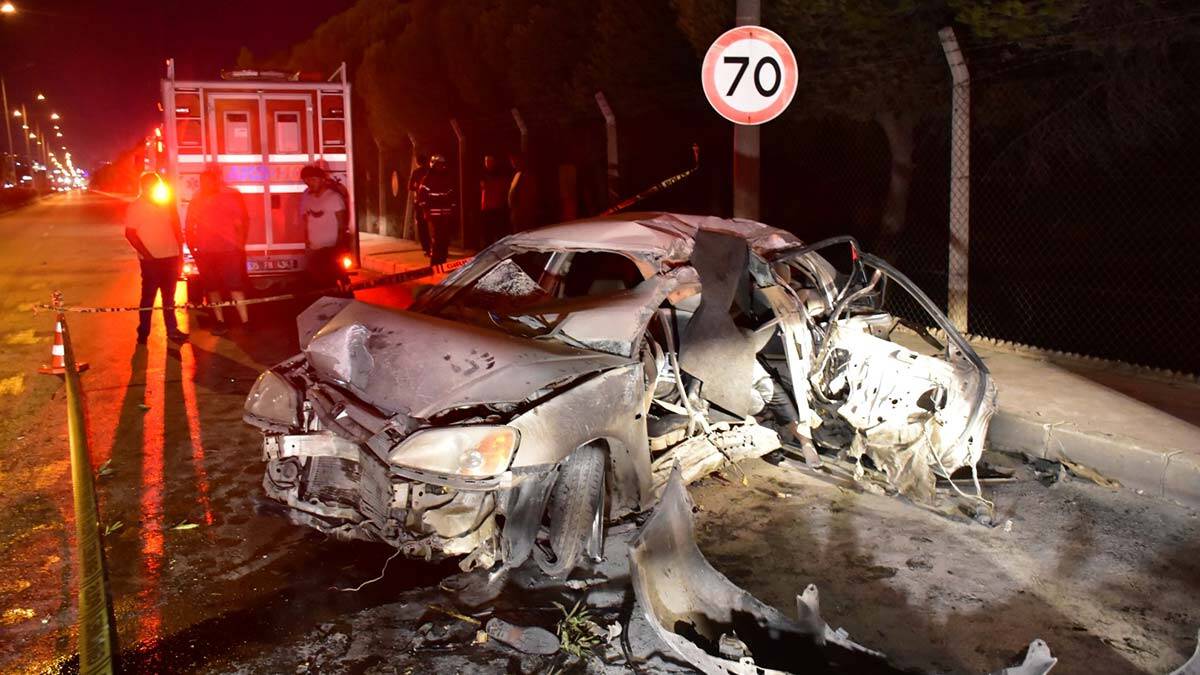 Kazada otomobil alev aldı: 1 kişi öldü; 3 yaralı