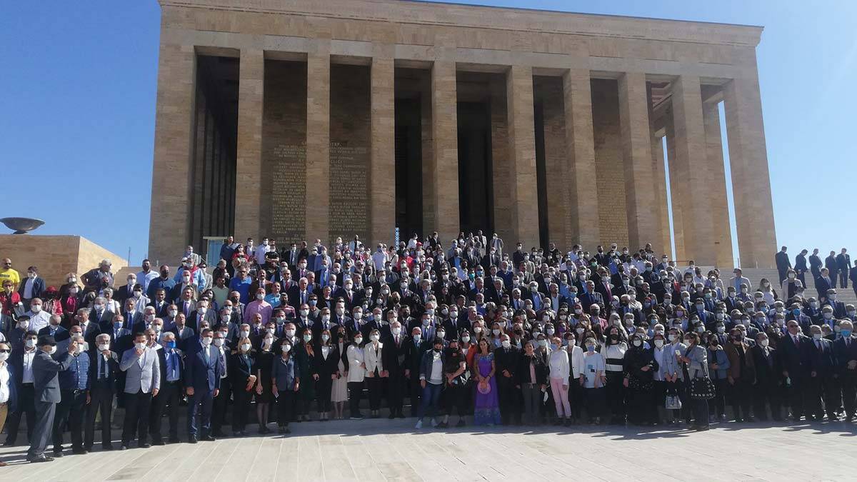 Kılıçdaroğlu CHP'nin yıl dönümünde Anıtkabir'e geldi