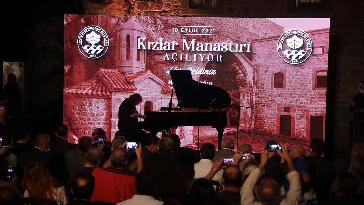 Kızlar Manastırı piyano resitaliyle ziyarete açıldı