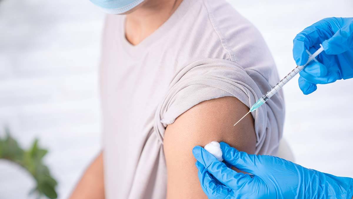 Koca: 18 yaş üstü iki doz oranı yüzde 50'yi geçti