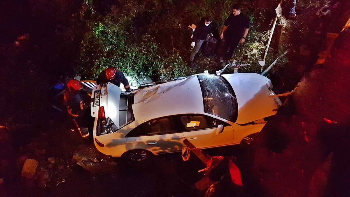 Köprüden düşen otomobilde sürücü hayatını kaybetti