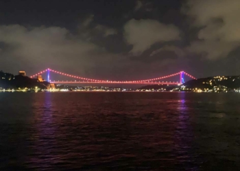 Köprüler, DMD hastalığı farkındalığı için aydınlatıldı