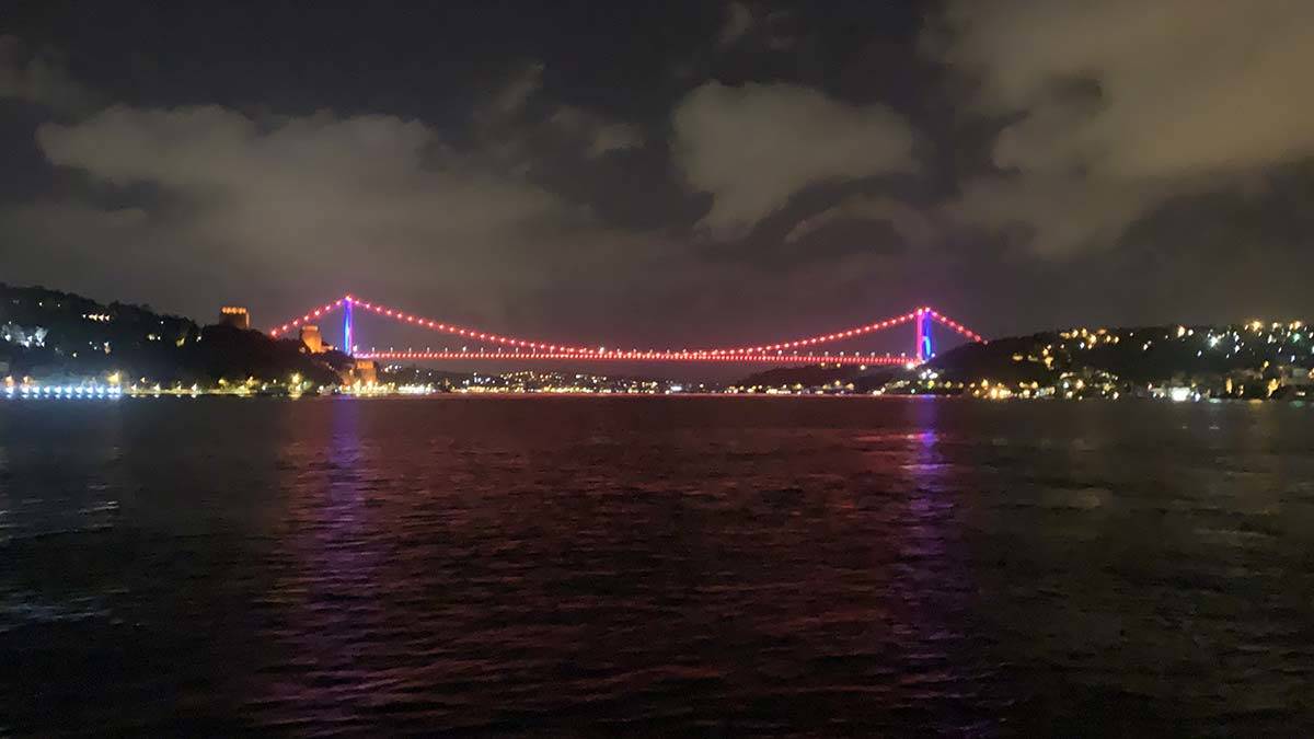 Köprüler, DMD hastalığı farkındalığı için aydınlatıldı