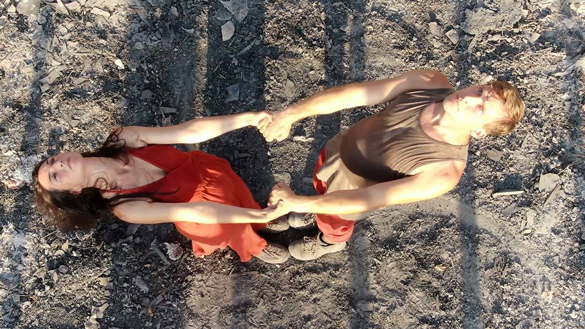 Küle dönen sanatevine dansla veda ettiler